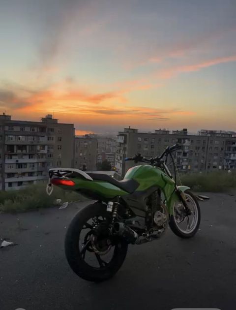 Yaşıl rəngli yol motosikleti - Təkər ölçüsü: arxa geniş sport təkər — 1 400 ₼ · Bakı · Motosikletlər Yaşıl rəngli yol motosikleti - Təkər ölçüsü: arxa geniş sport təkər — Bakı