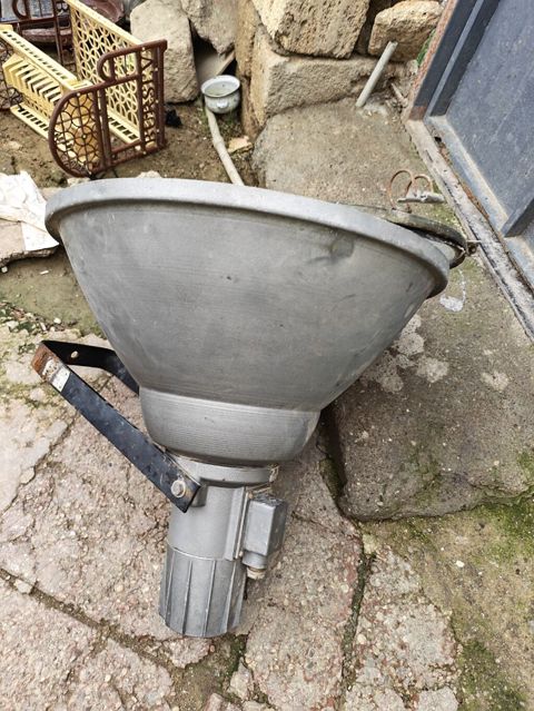 Sənaye/proyektor tipli iri LED/metal-halogen işıqlandırma fənəri — Digah