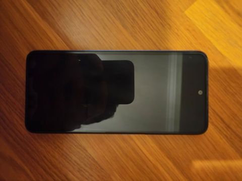 Smartfon – tam ekranlı, ön kamera üçün mərkəzi deşikli displey — 100 ₼ · Bakı · Digər smartfonlar Smartfon – tam ekranlı, ön kamera üçün mərkəzi deşikli displey — Bakı