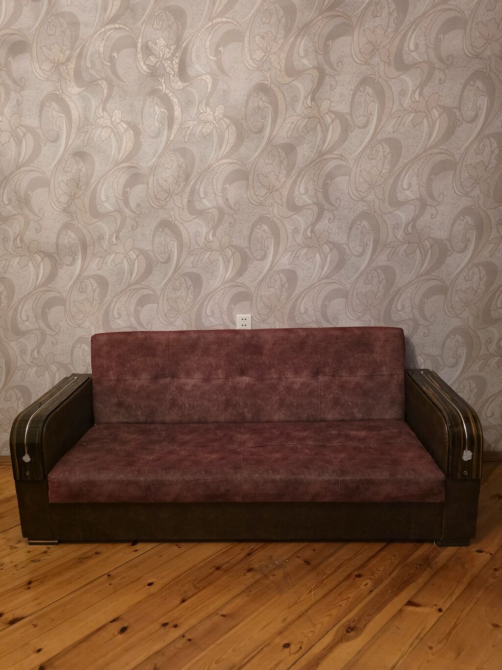 Bazalı divan - Rəng: tünd bənövşəyi oturacaq və söykənəcək, tünd — Divanlər, Bakı