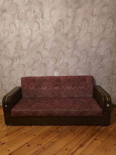 Bazalı divan - Rəng: tünd bənövşəyi oturacaq və söykənəcək, tünd — 50 ₼ · Bakı · Divanlər Bazalı divan - Rəng: tünd bənövşəyi oturacaq və söykənəcək, tünd — Bakı