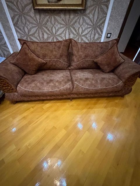 Qəhvəyi rəngdə üç nəfərlik divan - Klassik-modern dizayn: yumşaq — Xırdalan