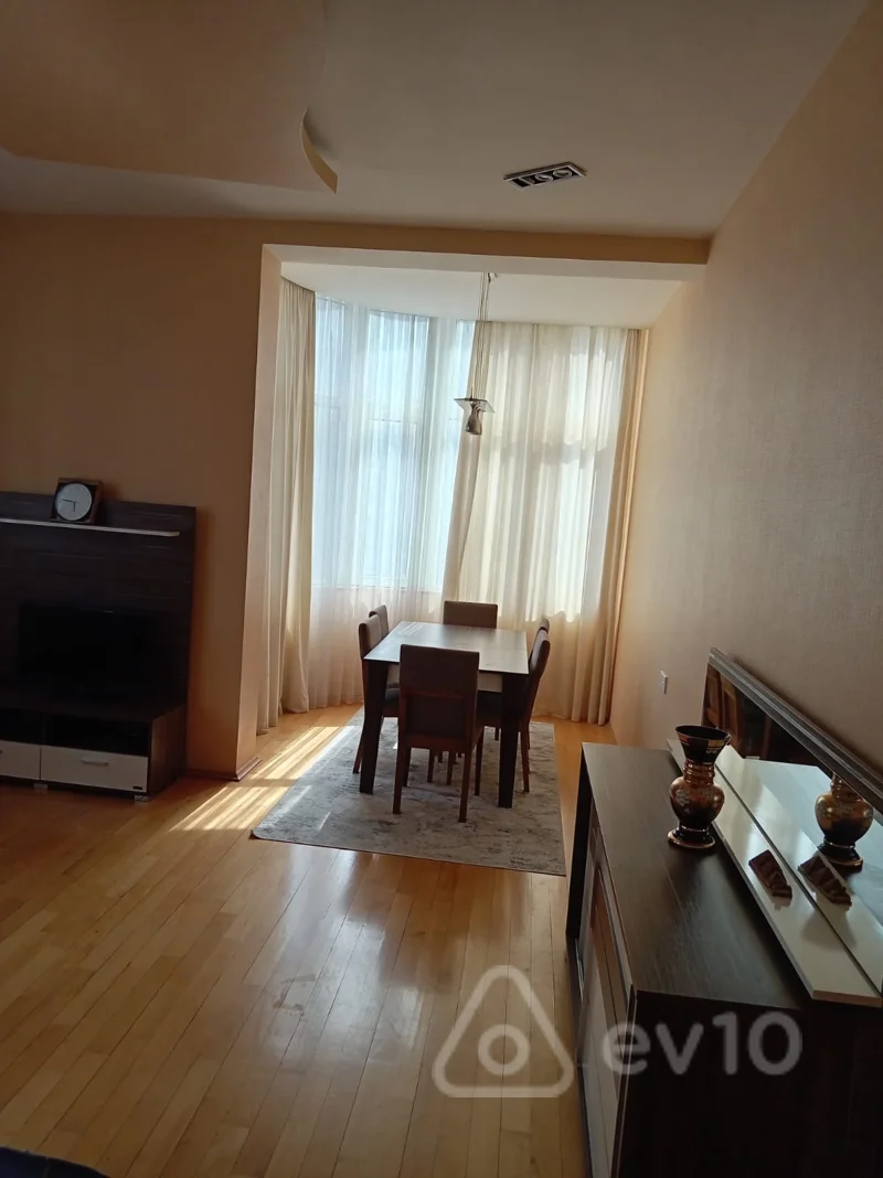 3 otaqlı mənzil, 120 m², Rəşid Behbudov küç. — kirayə — Bakı