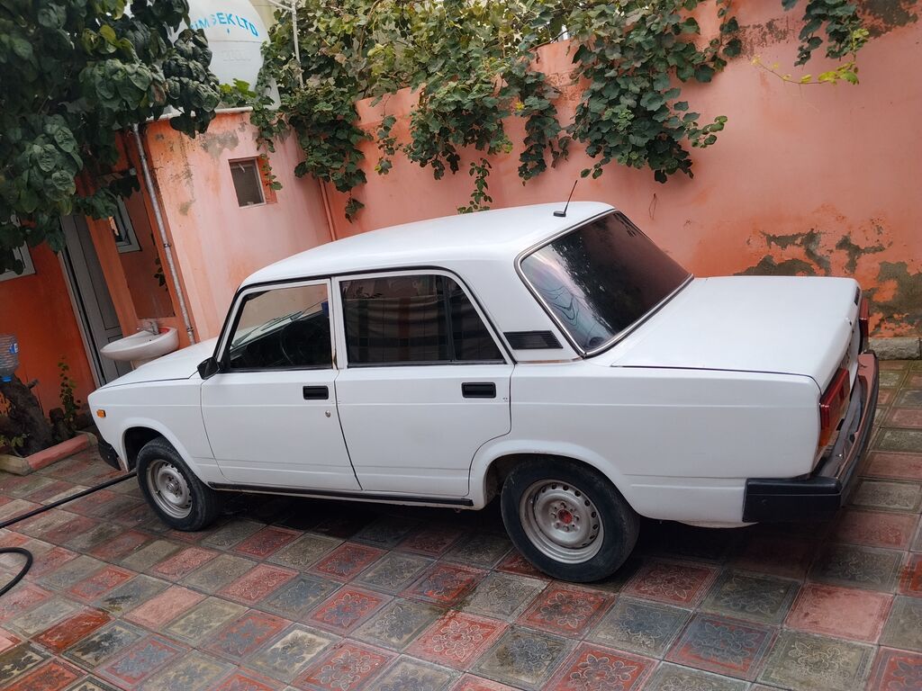 Lada 2107, ağ rəng, sedan. maşın idealdır. heçbir xərc tələb 77-OT-851 — Avtomobillər, Masazır (8)