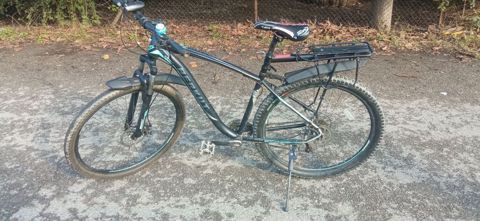 Şəhər və yüngül off-road üçün komfortlu hibrid/MTB elektrobisiklet — Quba