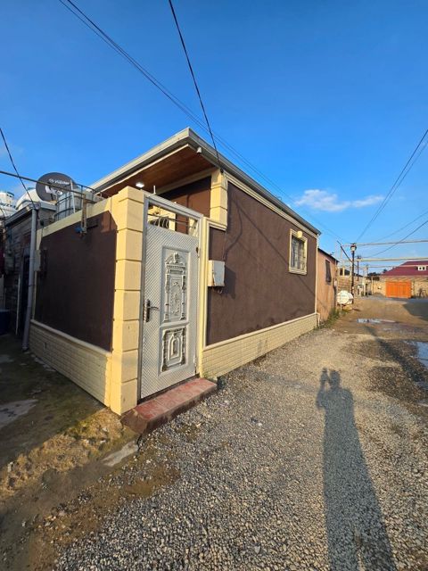Satılır 1 otaqlı həyət evi/bağ evi 40 m² — 23 500 ₼ · Bakı · Ev, villa Satılır 1 otaqlı həyət evi/bağ evi 40 m² — Bakı