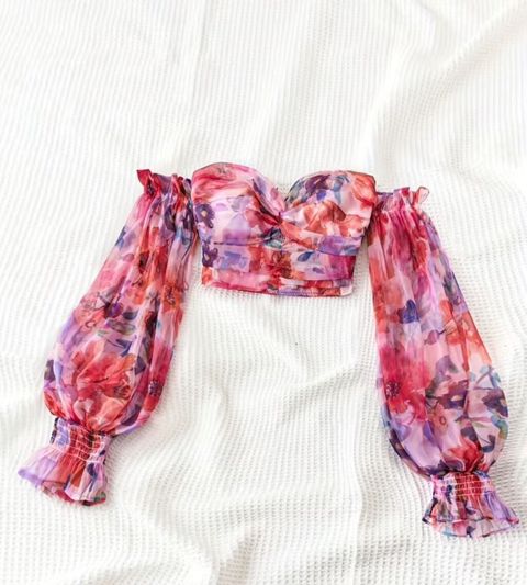 Çiçək naxışlı şifon crop top - Dizayn: Büzgülü, bardot (off-shoulder) — Sura