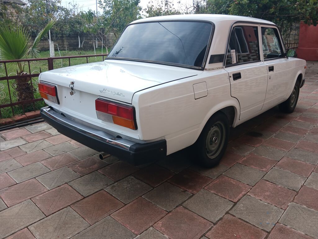 VAZ 2107, ağ rəng, sedan kuzov. Klassik arxa ötürücülü platforma və — Avtomobillər, Masallı (5)