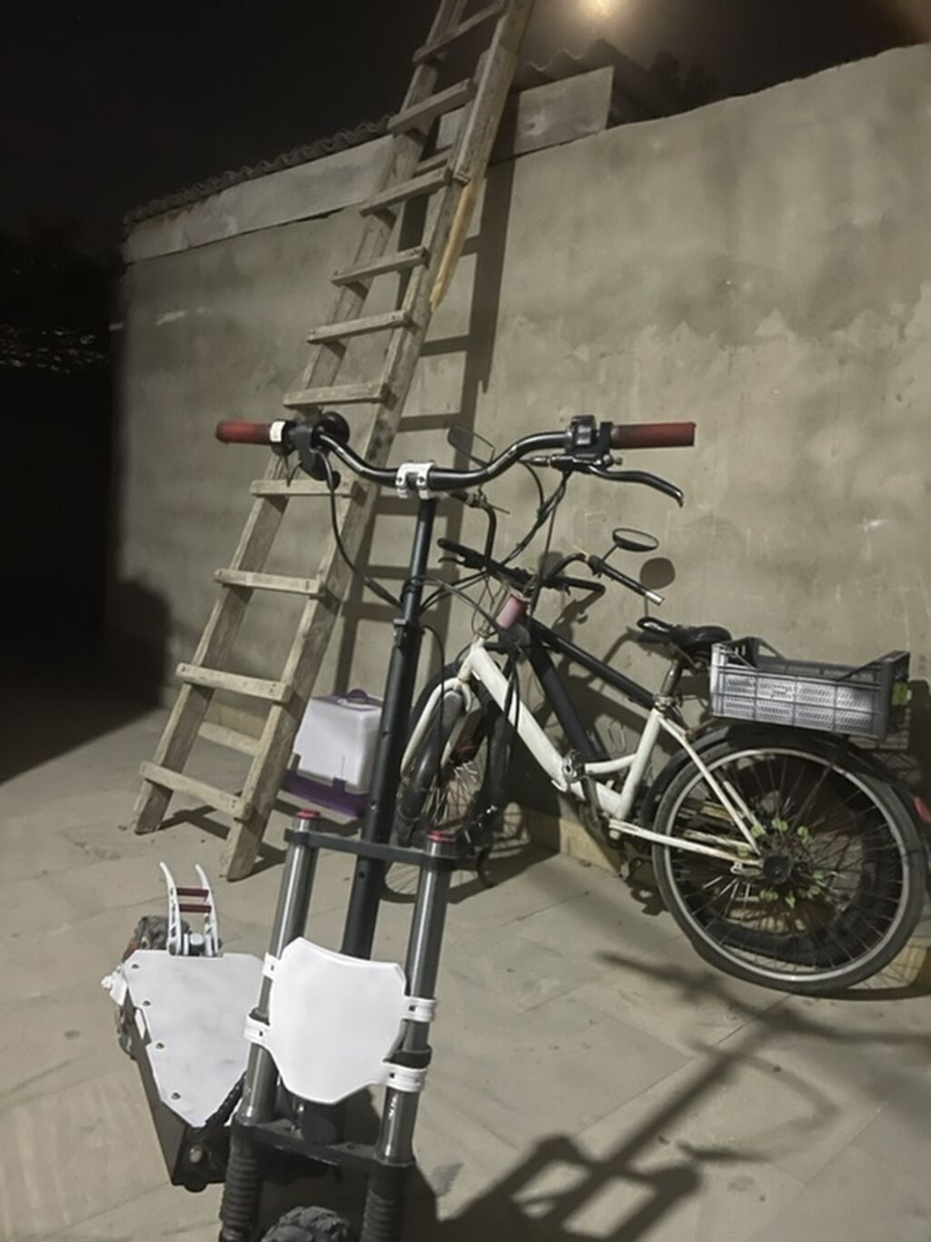 İşlənmiş Elektrik samokat 11", 1000 Vt, 45 km/s, Ödənişli çatdırılma — Skuterlər, Bakı (2)