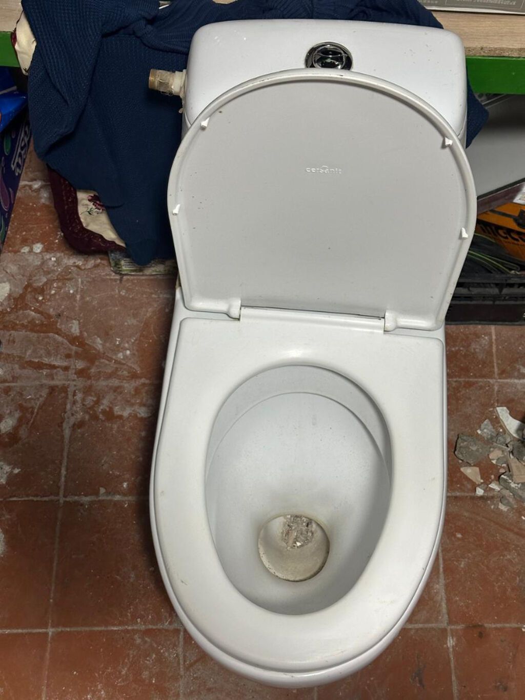 Qiriqi cati yoxdur. Her şey üstündə verilir Ünvan 8mkr. Azadliq — Tualetlər, Bakı