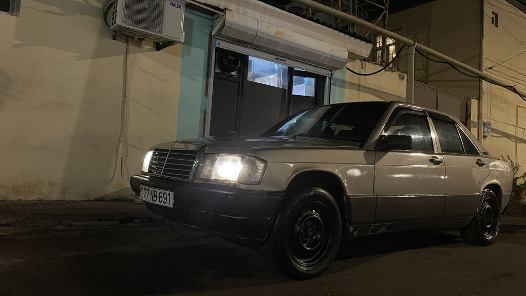 Mercedes-Benz 190 (W201) sedan - Korpus: 4 qapılı sedan 77-IB-691 — Avtomobillər, Bakı (2)