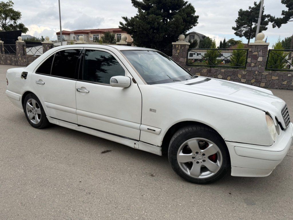 Mercedes E 220, 2.2 L, 1995 il, 500 000 km 10-LM-984 — Avtomobillər, Quba (3)