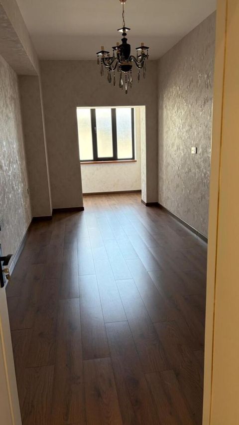 Satılır 2 otaqlı yeni tikili 80 m² — Apartment