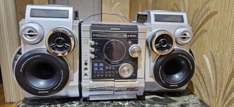 Samsung kompakt audio sistemi – çoxzolaqlı stereo Hi‑Fi mərkəz — Bakı