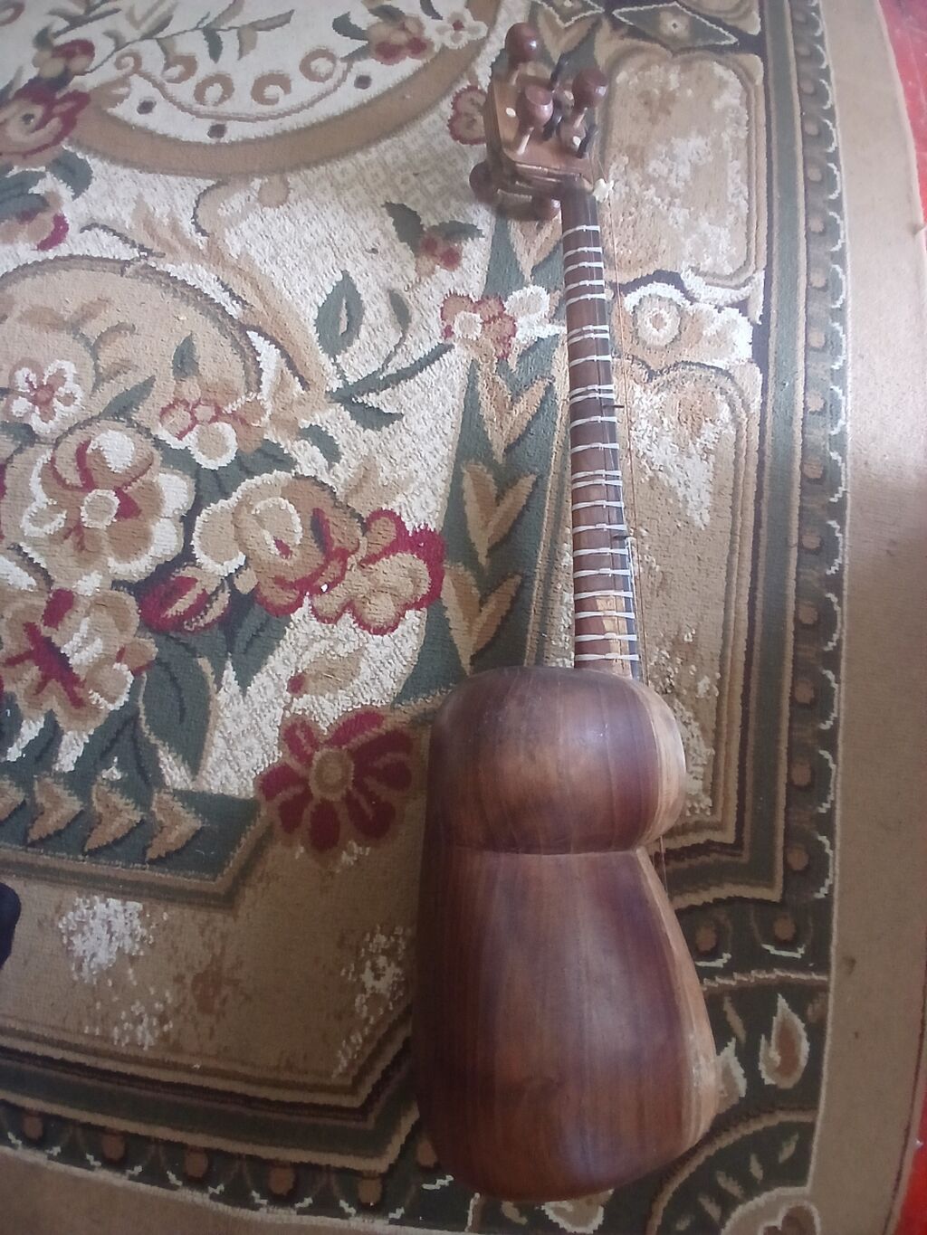 Tar - Azərbaycan milli simli musiqi aləti - Korpus: iki hissəli — Gitarlar və digər simli alətlər, Bakı (2)