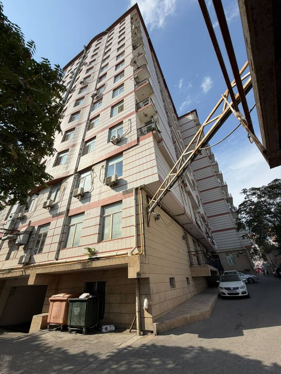 Satılır 4 otaqlı köhnə tikili 136 m² — Mənzil, Bakı (2)