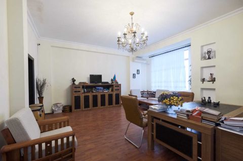 Satılır obyekt 200 m² — 400 000 ₼ · Bakı · Əmlak Satılır obyekt 200 m² — Bakı