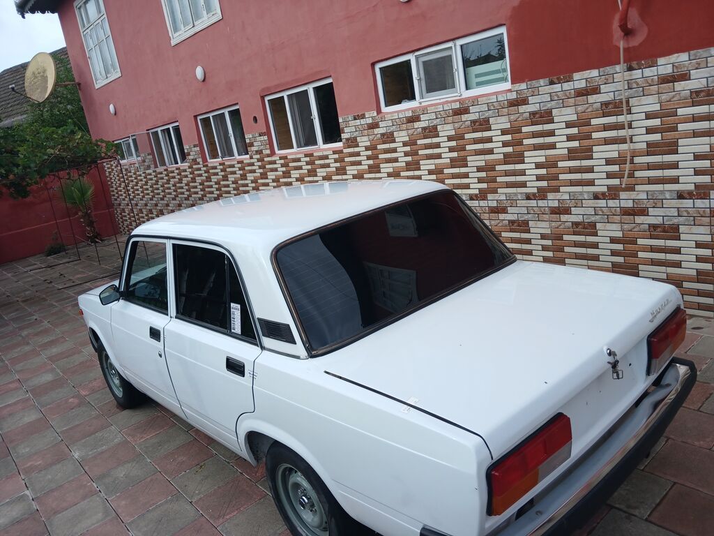VAZ 2107, ağ rəng, sedan kuzov. Klassik arxa ötürücülü platforma və — Avtomobillər, Masallı (3)