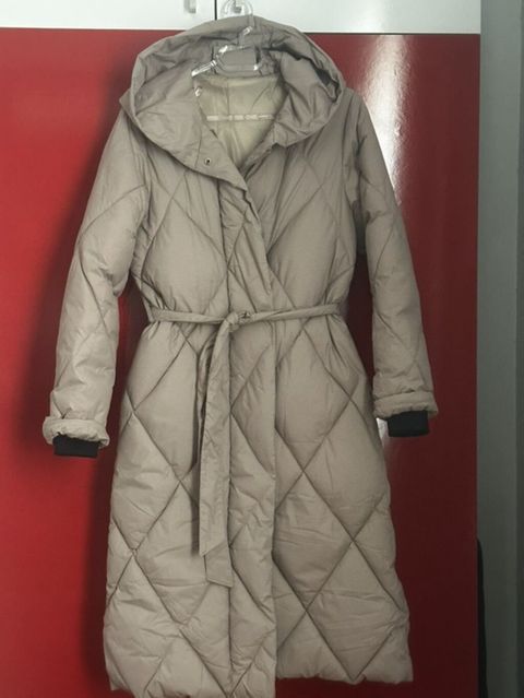 Qadın üçün uzun yeni şişme palto. Açıq bej rəngdədir və zərif — 80 ₼ · Bakı · Palto Qadın üçün uzun yeni şişme palto. Açıq bej rəngdədir və zərif — Bakı