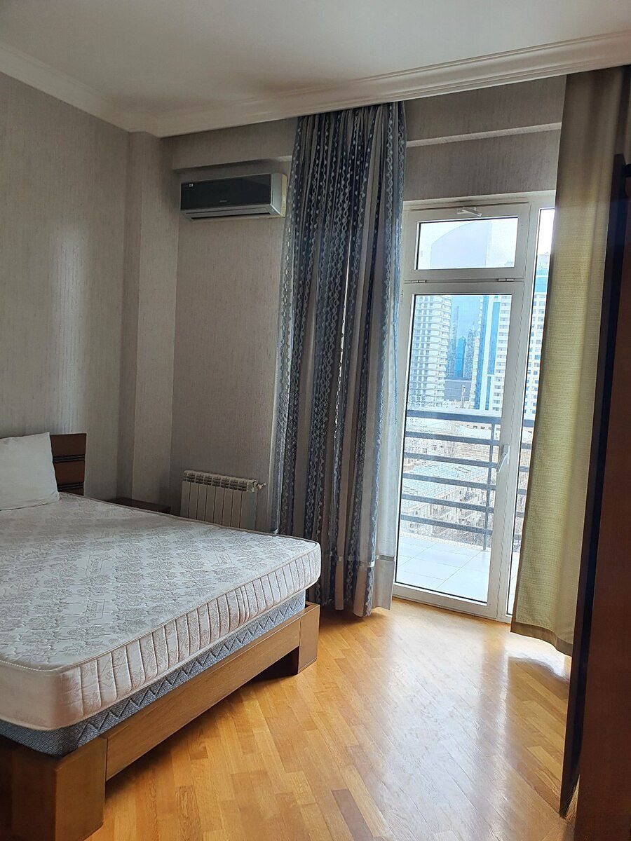 İcarəyə verilir 4 otaqlı yeni tikili 200 m² — Mənzil, Bakı (7)
