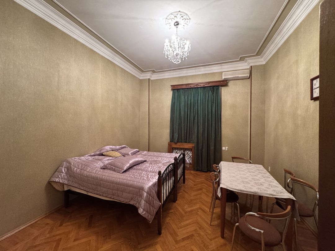 Satılır 7 otaqlı köhnə tikili 700 m² — Mənzil, Bakı (6)