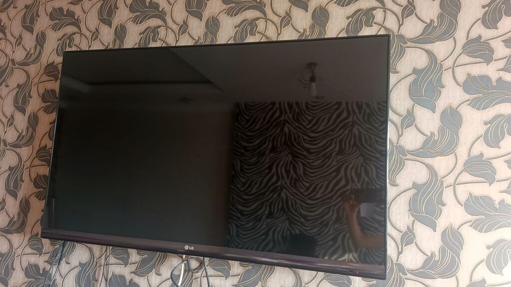 LG televizor – divara montaj olunmuş, geniş ekranlı model. - Ekran — Televizorlar, Bakı