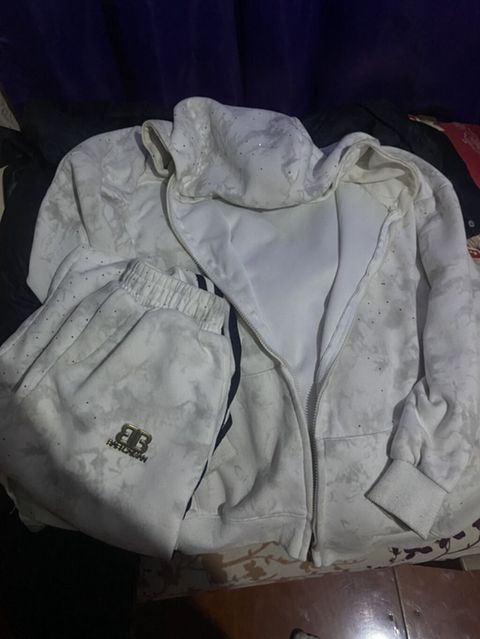 İdman dəsti – kapüşonlu jaket və şalvar komplekti - Model: fermuarlı — 20 ₼ · Masazır · İdman geyimi İdman dəsti – kapüşonlu jaket və şalvar komplekti - Model: fermuarlı — Masazır
