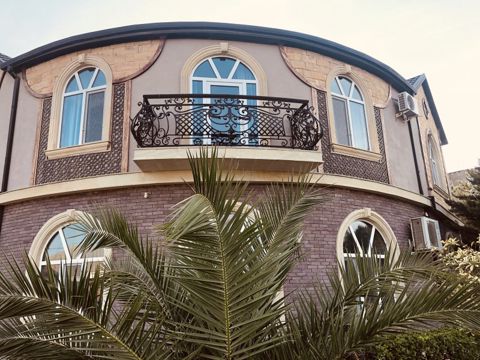 Satılır 8 otaqlı həyət evi/bağ evi 500 m² — 820 000 ₼ · Bakı · Ev, villa Satılır 8 otaqlı həyət evi/bağ evi 500 m² — Bakı