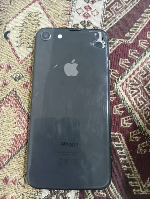IPhone 8, Qara, Qırıq — Smartphones