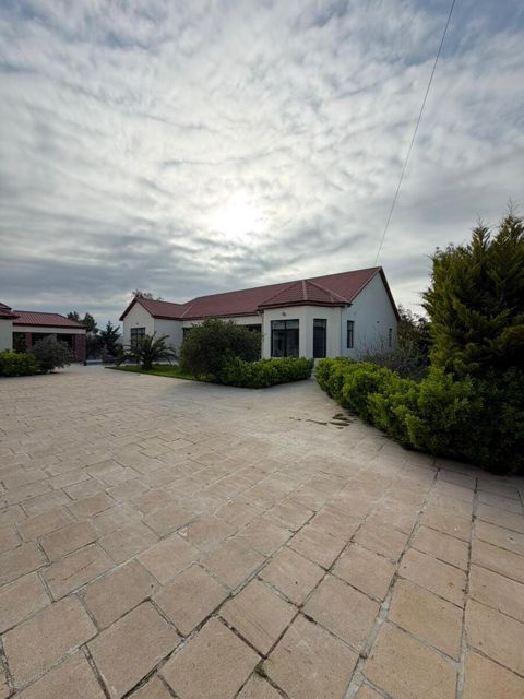 Satılır 6 otaqlı həyət evi/bağ evi 330 m² — 480 000 ₼ · Bakı · Ev, villa Satılır 6 otaqlı həyət evi/bağ evi 330 m² — Bakı