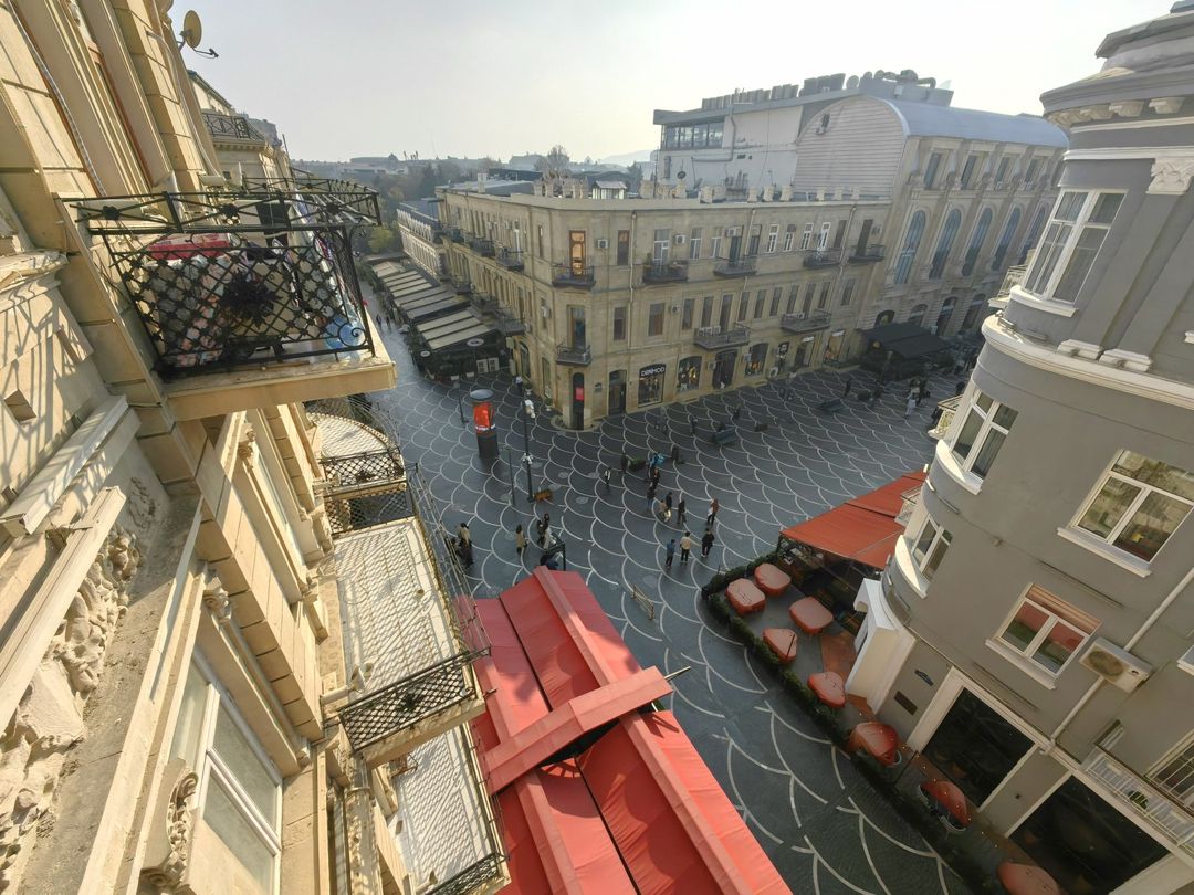 Satılır 4 otaqlı köhnə tikili 355 m² — Mənzil, Bakı (5)