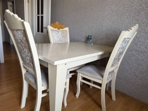Masa desti satilir 6 oturacaqla birge seliqelidir 180 manat 3 un kruqu — 180 ₼ · Bakı · Masalar və stullar Masa desti satilir 6 oturacaqla birge seliqelidir 180 manat 3 un kruqu — Bakı