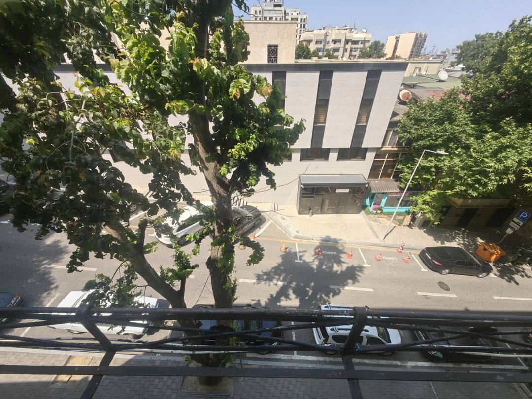 Satılır 4 otaqlı köhnə tikili 200 m² — Mənzil, Bakı (12)
