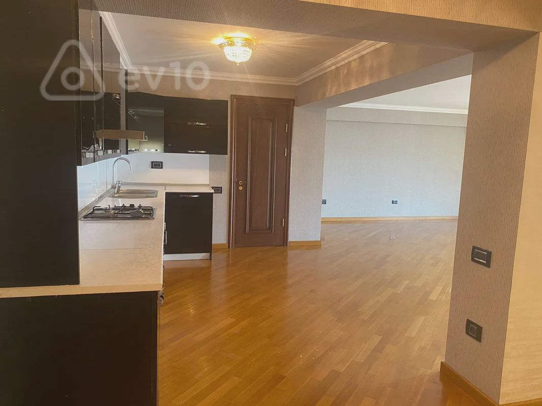 5 otaqlı mənzil, 380 m², Insaatcilar pros — Mənzil, Bakı (9)