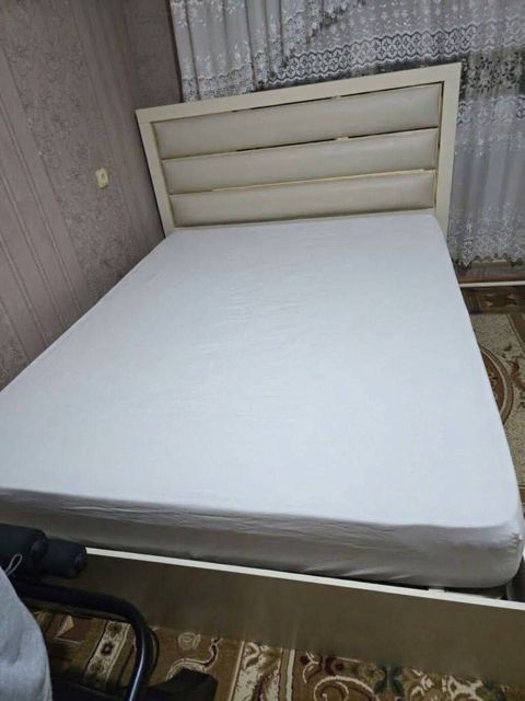 Fabrik istehsali taxt 250 azn Matras ve bazasi var Eni 1.60, uzunlugu — Min bir xirdavat dunyasi