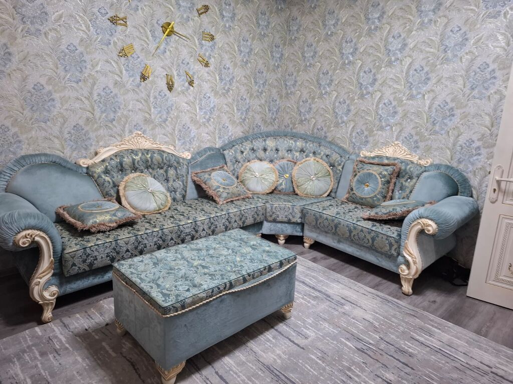 Künc divan, İşlənmiş — Divanlər, Bakı
