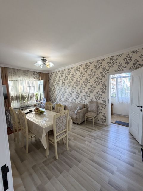 Satılır 4 otaqlı köhnə tikili 100 m² — Bakı