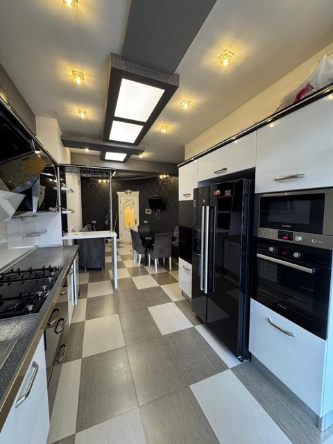 Satılır 4 otaqlı yeni tikili 220 m² — Bakı