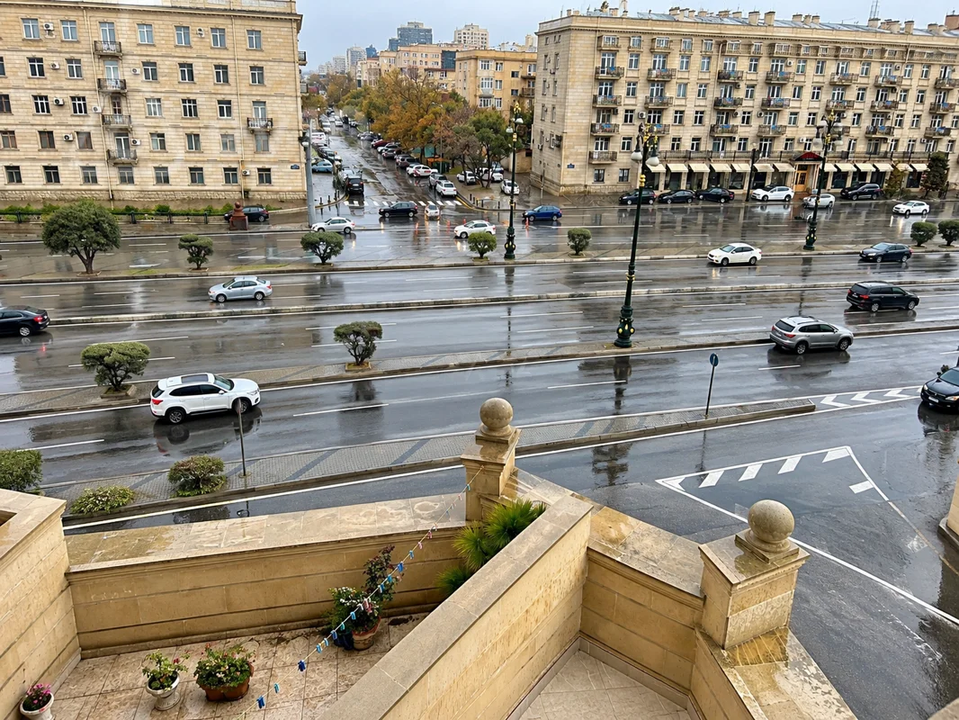 3 otaqlı mənzil, 138 m², Heydər Əliyev prospekti ilə Əliyar Əliyev küçələrinin kəsişməsi — kirayə — Bakı