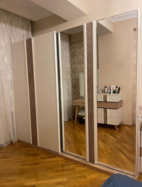 Dolab satılır Qiymet 400 azn.Ünvan Elmler (0737) Elmira x — 400 ₼ · Bakı · Şkaflar Dolab satılır Qiymet 400 azn.Ünvan Elmler (0737) Elmira x — Bakı