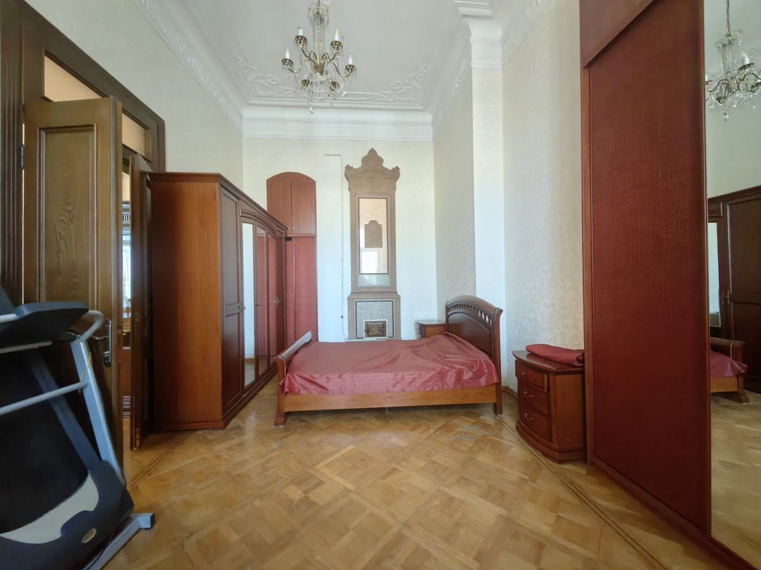 Satılır 4 otaqlı köhnə tikili 200 m² — Mənzil, Bakı (10)