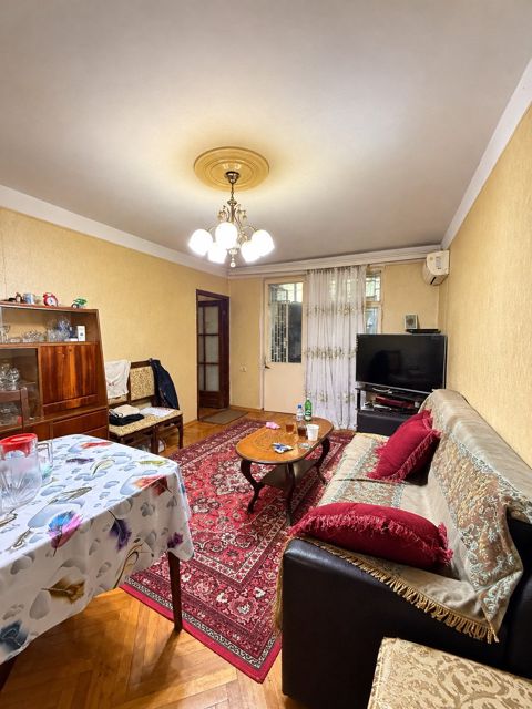Satılır 2 otaqlı köhnə tikili 54 m² — Bakı