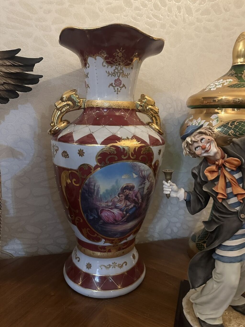 Bir vaza, Farfor — Vaazalar, kreslolar, süni çiçəklər, Xırdalan (2)