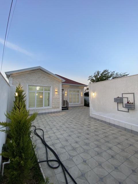 Satılır 4 otaqlı həyət evi/bağ evi 140 m² — Bakı