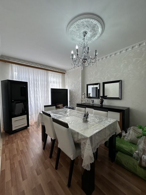 Satılır 4 otaqlı köhnə tikili 105 m² — Bakı