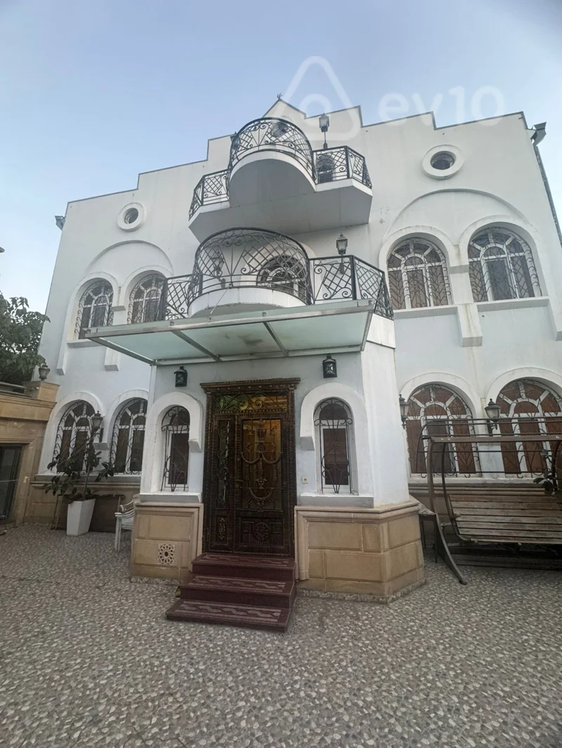 8 otaqlı həyət evi, 650 m², Çingiz İldırım küçəsi — Bakı