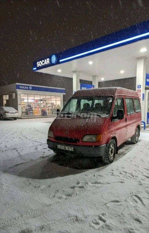 Qırmızı Ford Transit Mikroavtobus — Şəki