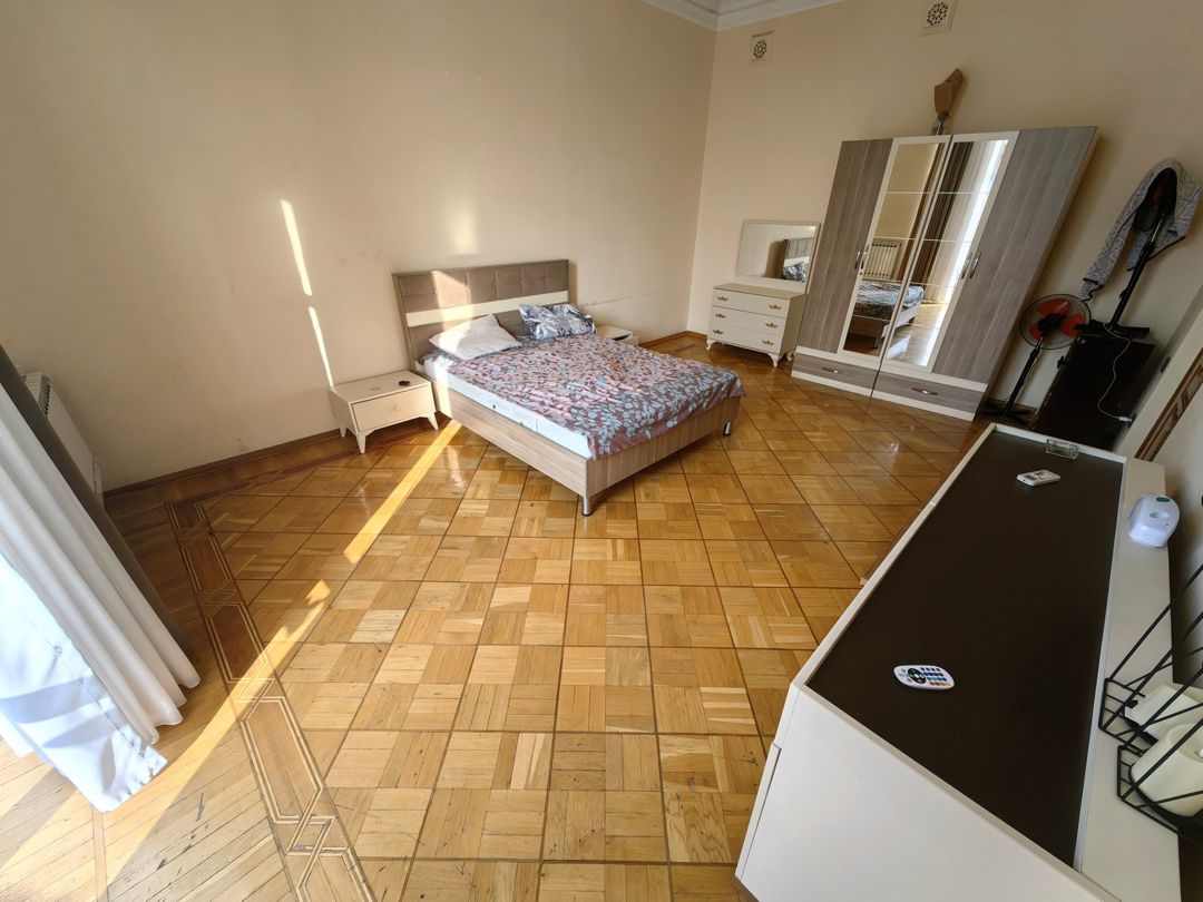 Satılır 4 otaqlı köhnə tikili 355 m² — Mənzil, Bakı (12)