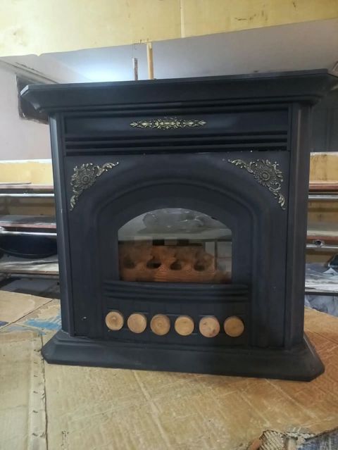 Dekorativ qaz sobası-kamin satılır. Model klassik kamin üslubunda — 150 ₼ · Bakı · Kaminlər Dekorativ qaz sobası-kamin satılır. Model klassik kamin üslubunda — Bakı