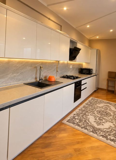 Metbex mebeli uzeri mermer 550₼ .Uzerinde moyka verilir .Olcu 6 metr — Digah